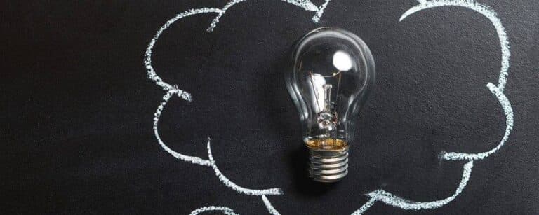 LIght bulb thought bubble